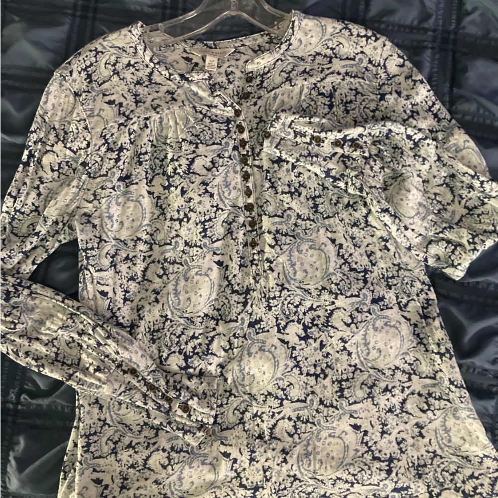 Lucky brand long-sleeve blue and white shirt. So cute with the button details!
